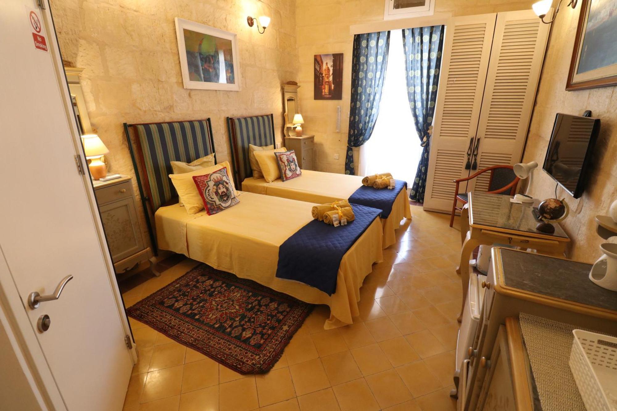 The Knight - Heritage & Art Home At Birgu Square Exterior photo