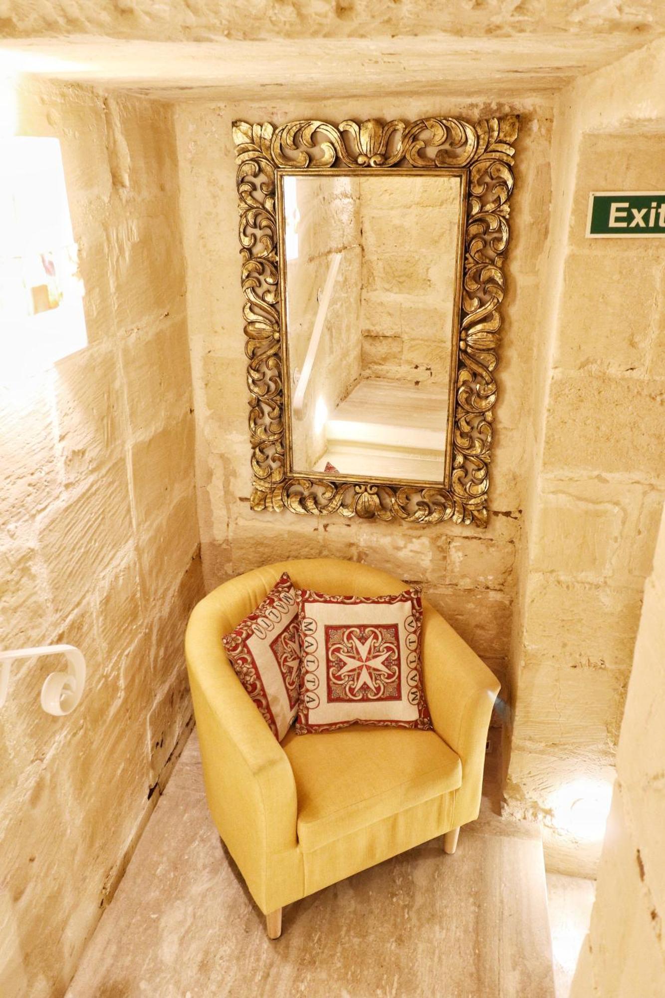 The Knight - Heritage & Art Home At Birgu Square Exterior photo