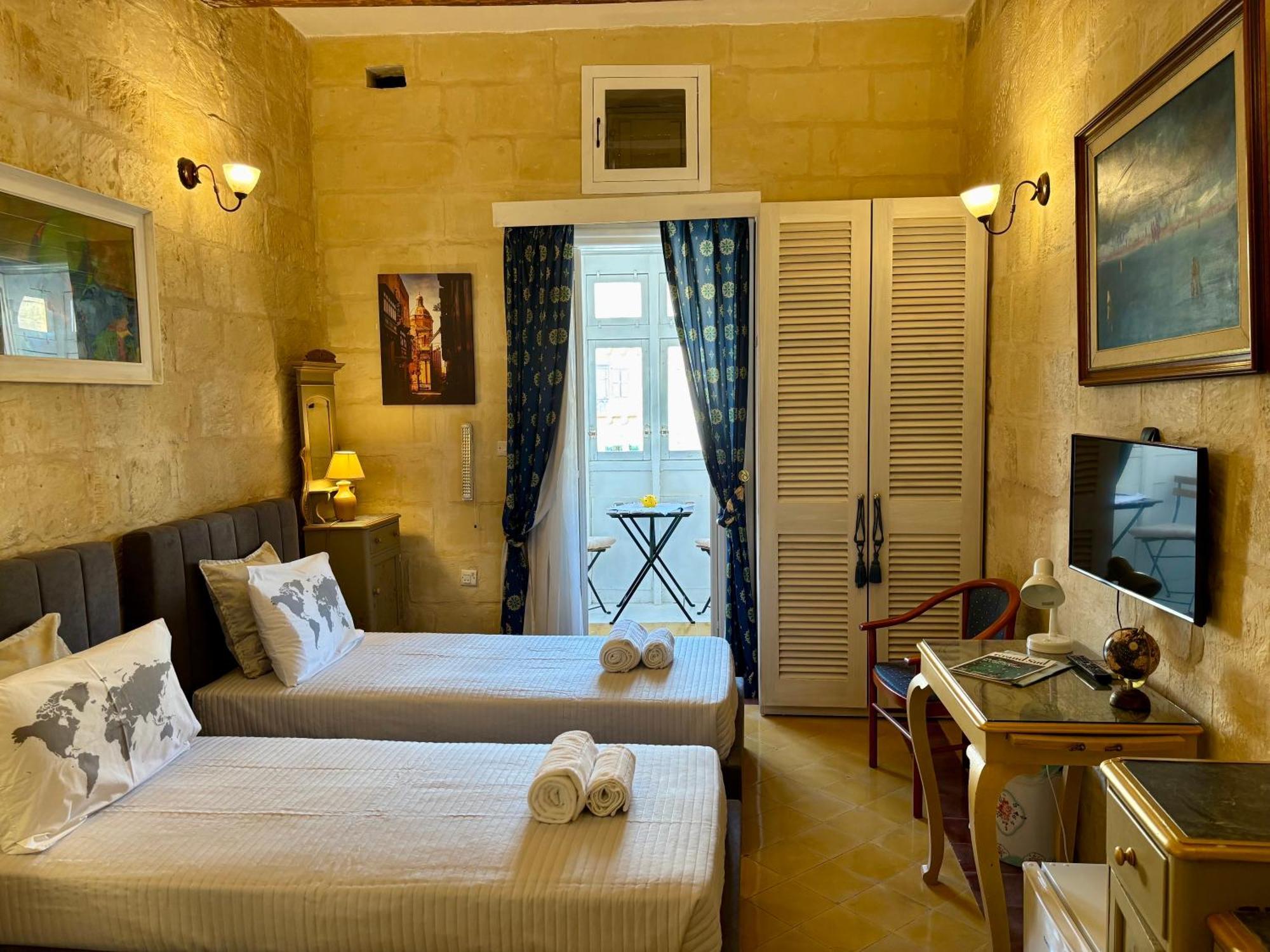 The Knight - Heritage & Art Home At Birgu Square Exterior photo